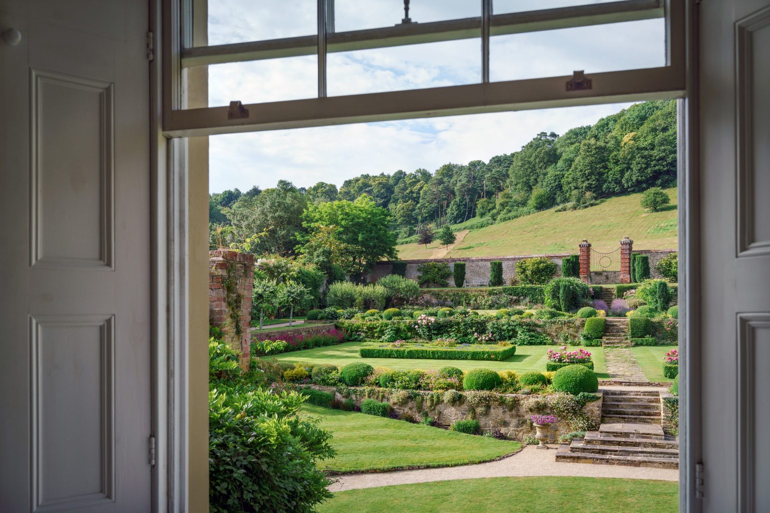 Virtuální prohlídka Velké Británie. Anglické soukromé zahrady online.