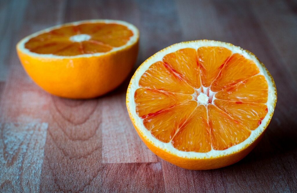Rozkrojený pomeranč.