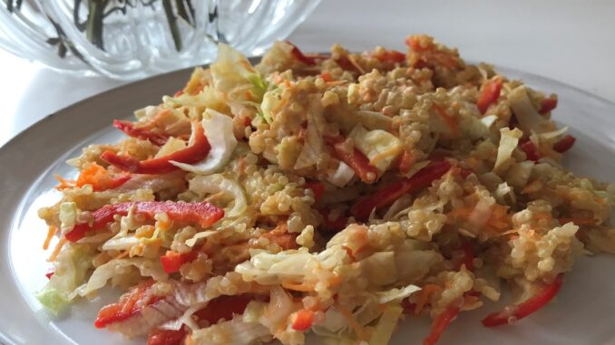 quinoa_bila_salat_se_zeleninou_senior_asenior_JM Salát z quinoy.