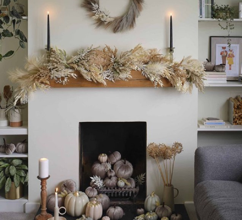 Ručně vyrobené dýně ze sametu nebo pytle od brambor: stylová domácí, ale i venkovní dekorace – ideální na podzim a halloween